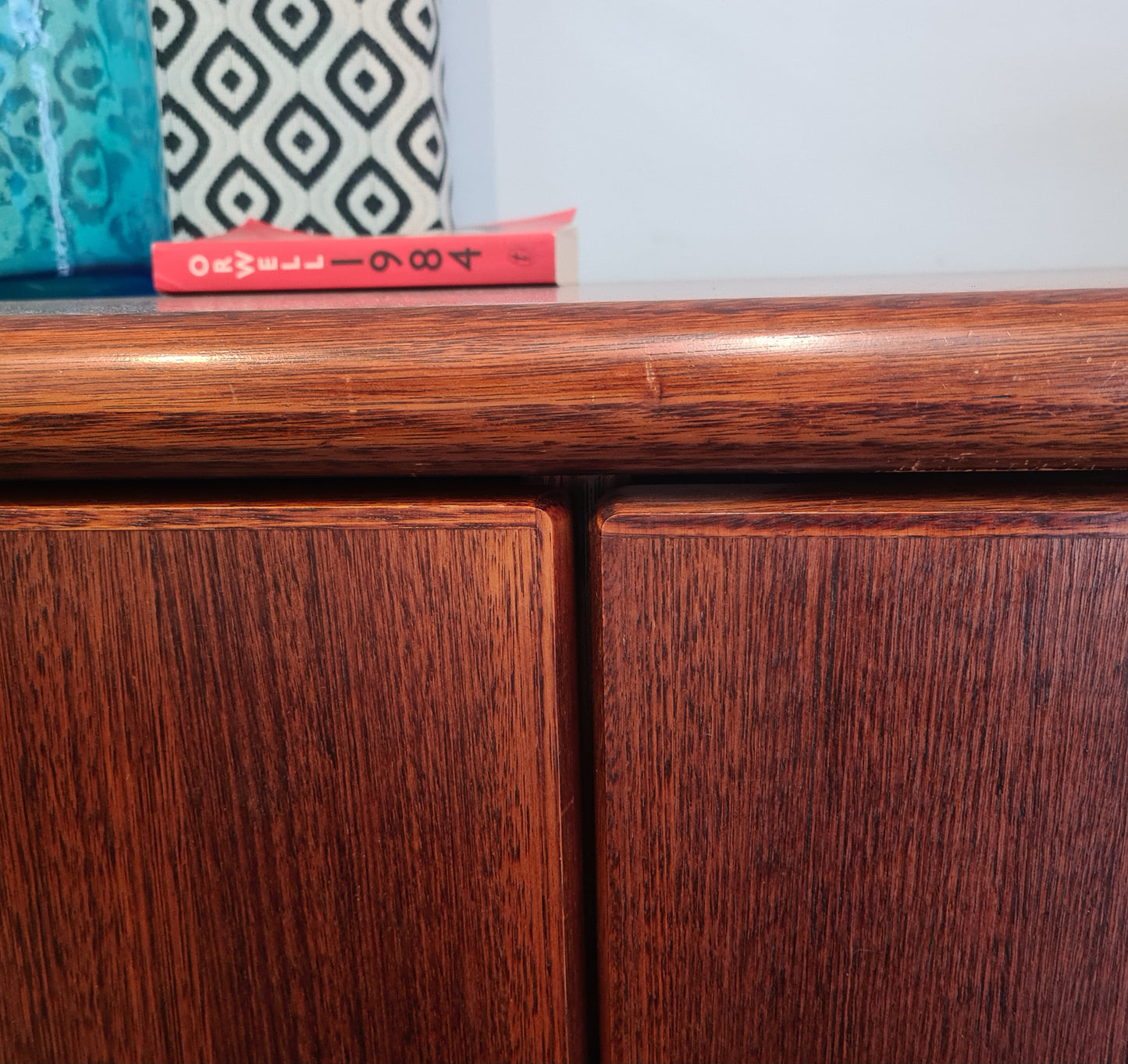 Solid wood retro buffet