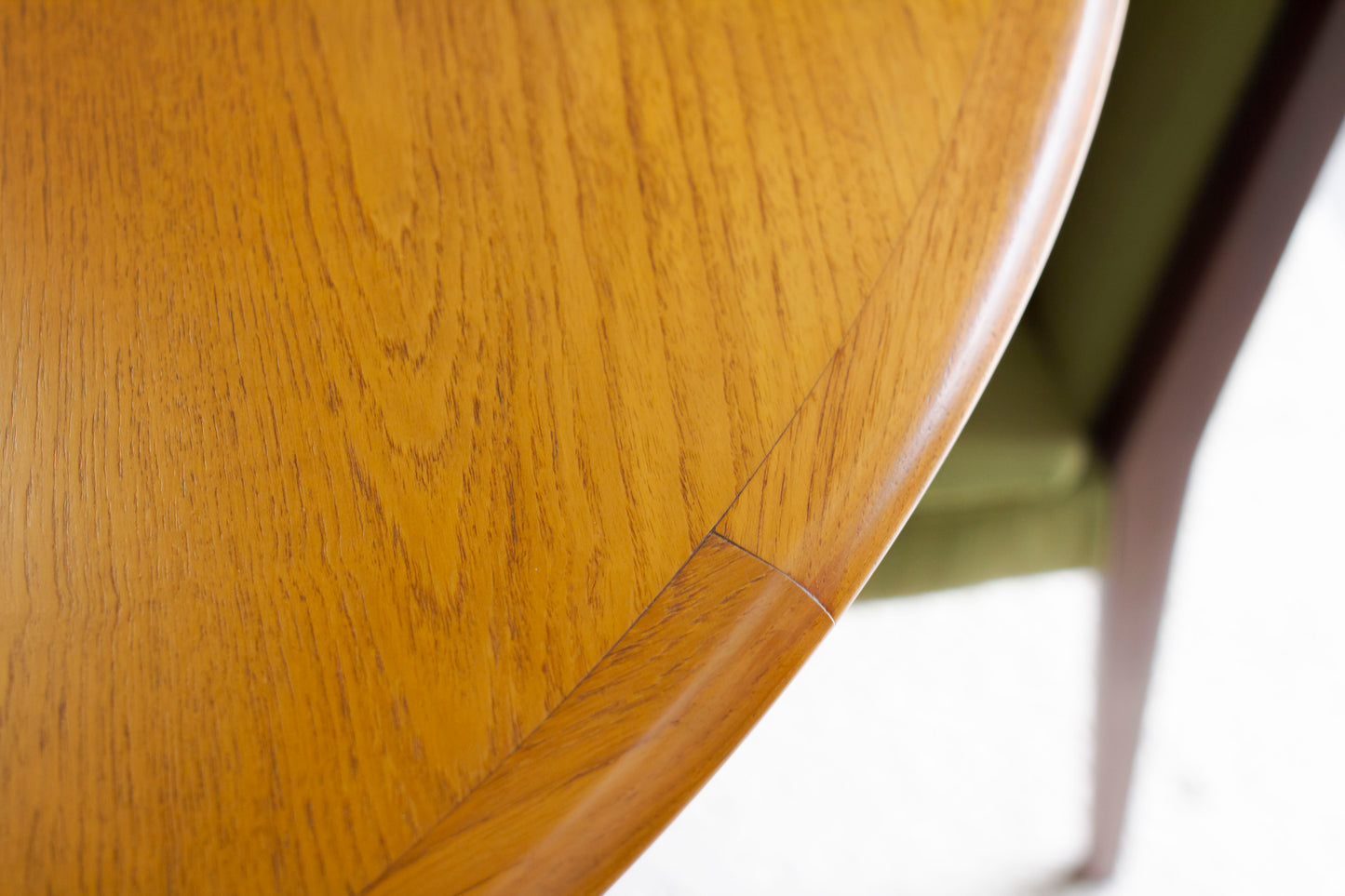 Round Moderntone Extension Table