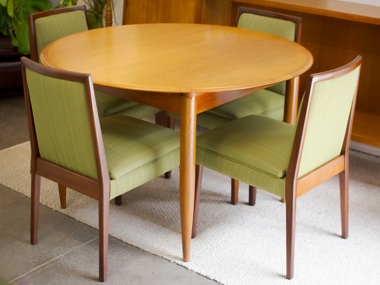 Round Moderntone Extension Table