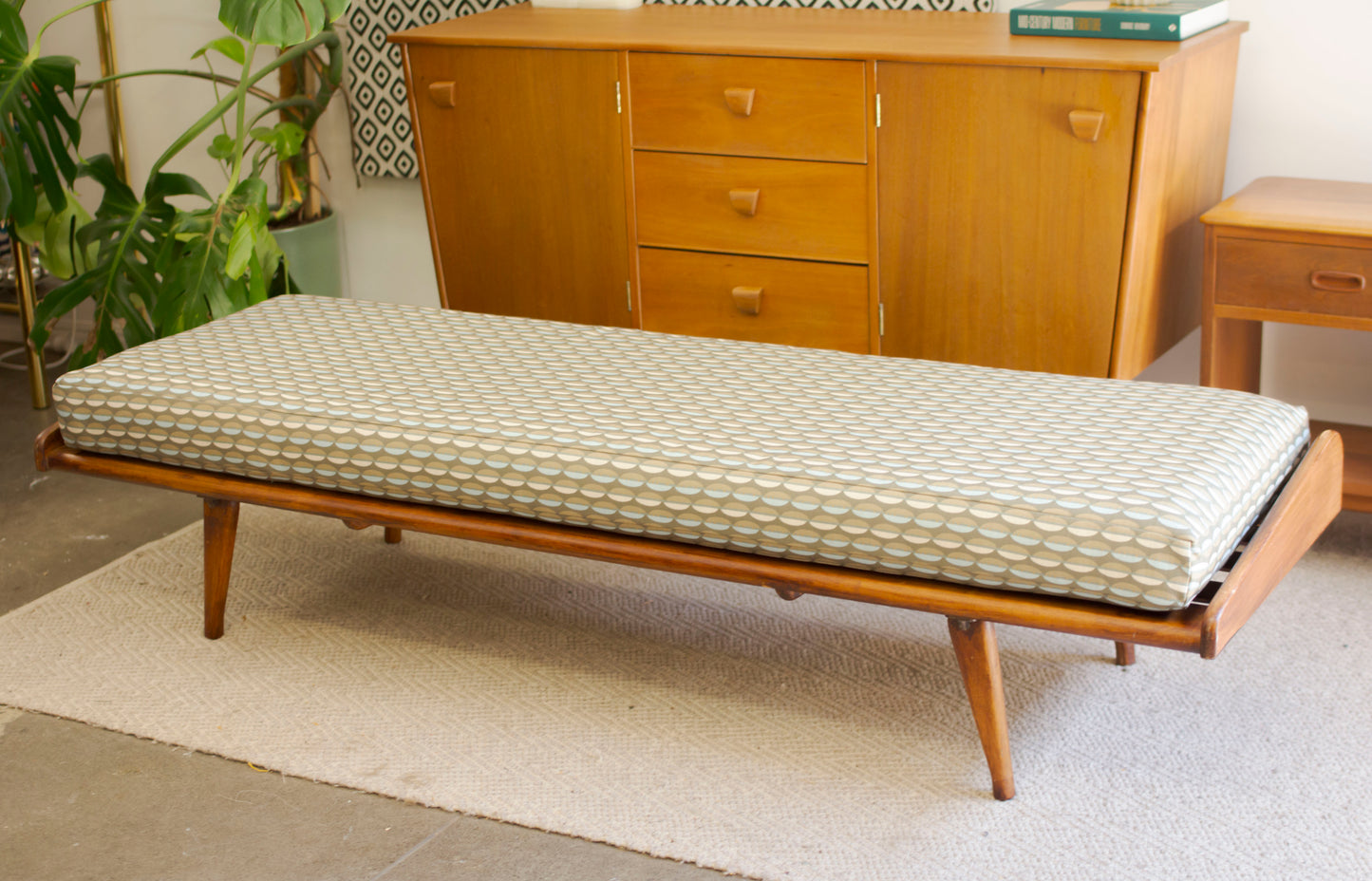 Retro Folding Daybed